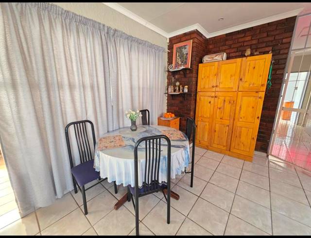 4 BEDROOM HOUSE FOR SALE IN MEYERTON PARK